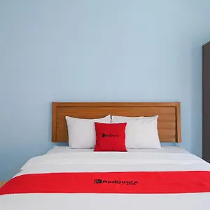 2* Отель Reddoorz At De'balcon Kuta Bali